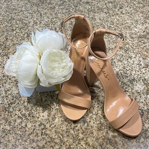 Lulus Sz 6 Nude Heels, worn once for a wedding. Sz 6